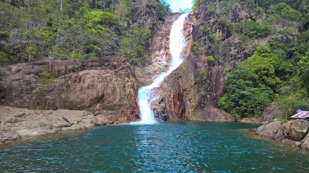 10 Air Terjun Di Pahang Yang Popular, Jom Mandi!